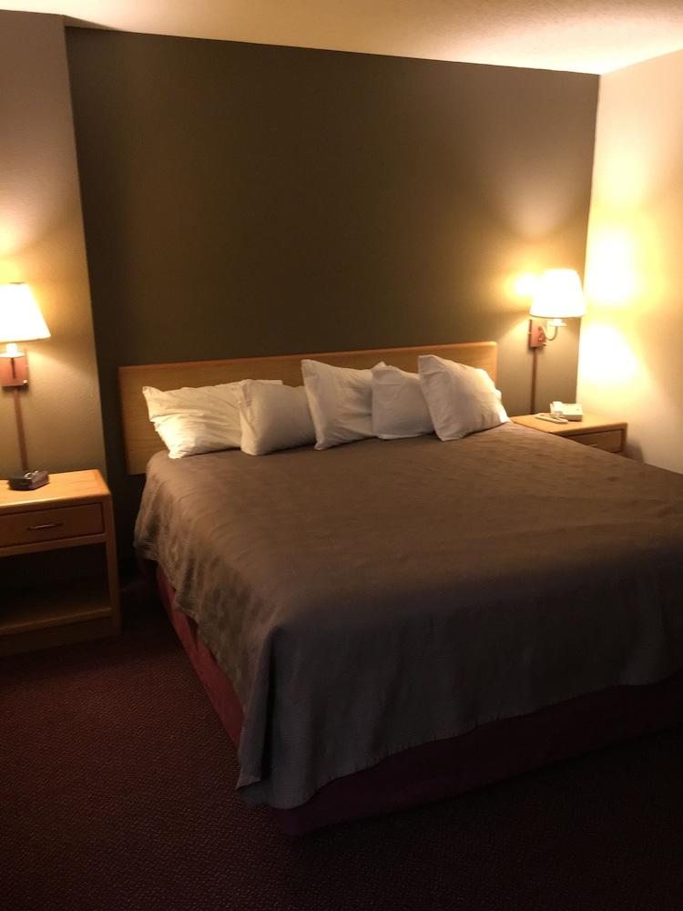 Moose Lake Lodge & Suites photo 17