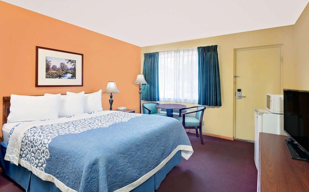 Days Inn by Wyndham Waynesboro photo 9