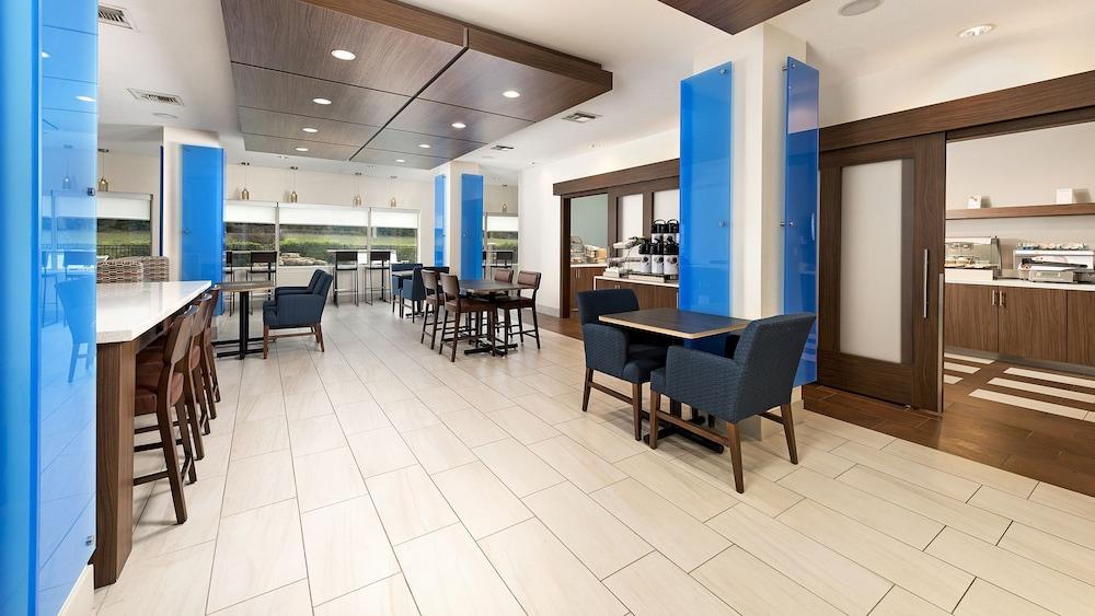 Holiday Inn Express Hotel & Suites Conroe I-45 North by IHG photo 27