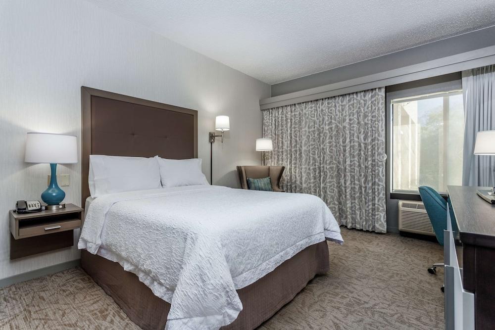 Hampton Inn Milwaukee-Airport photo 12