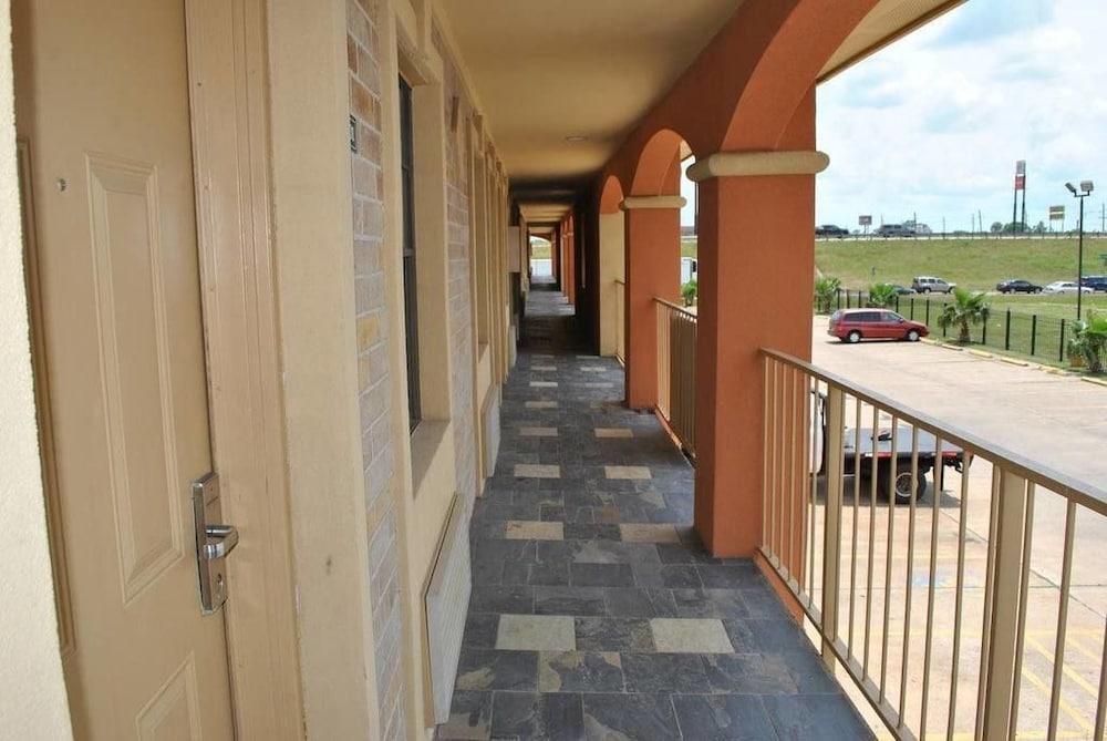 Executive Inn photo 18