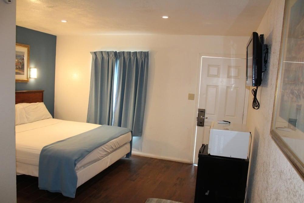 Oceanside Inn and Suites photo 11