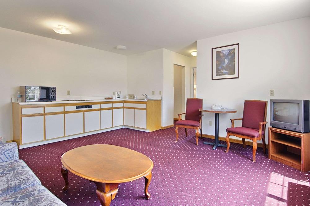 Days Inn by Wyndham Lolo / Missoula Area photo 10