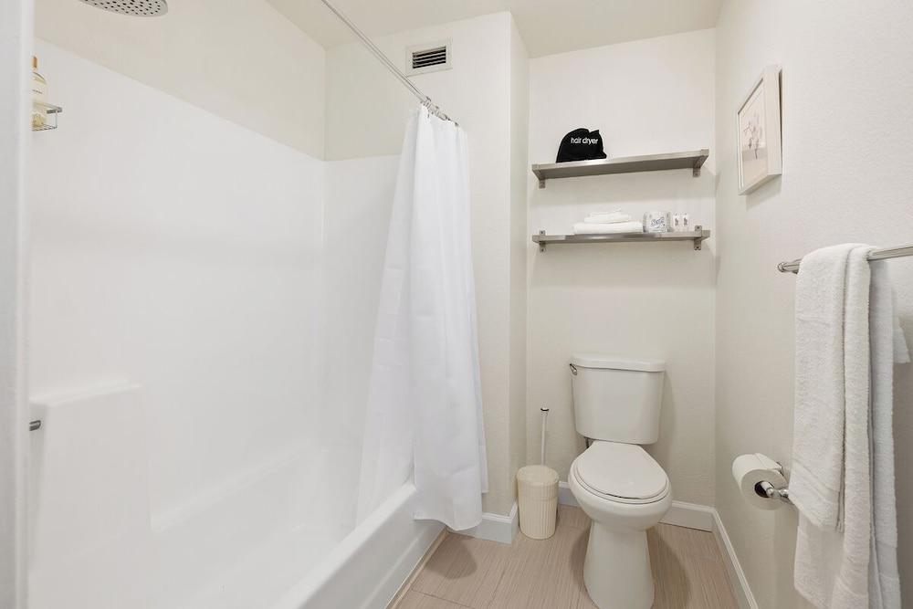 Little Italy Inn - Limited Service Apart Hotel photo 10