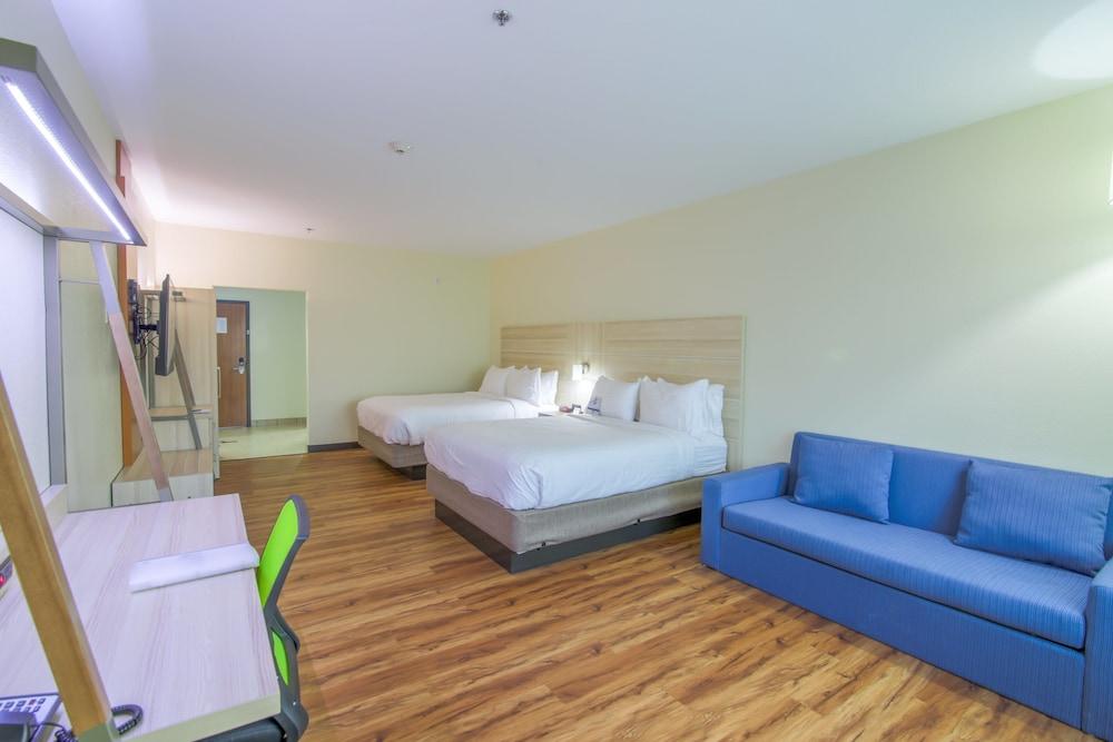 Holiday Inn Express & Suites Raymondville by IHG photo 4