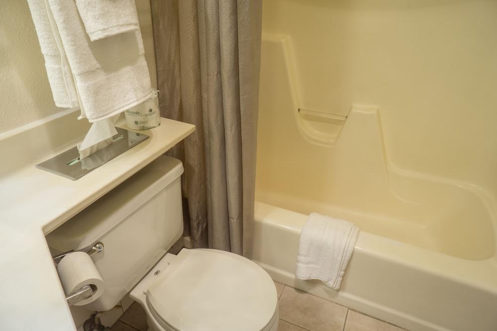 Sunnyside Inn & Suites photo 13