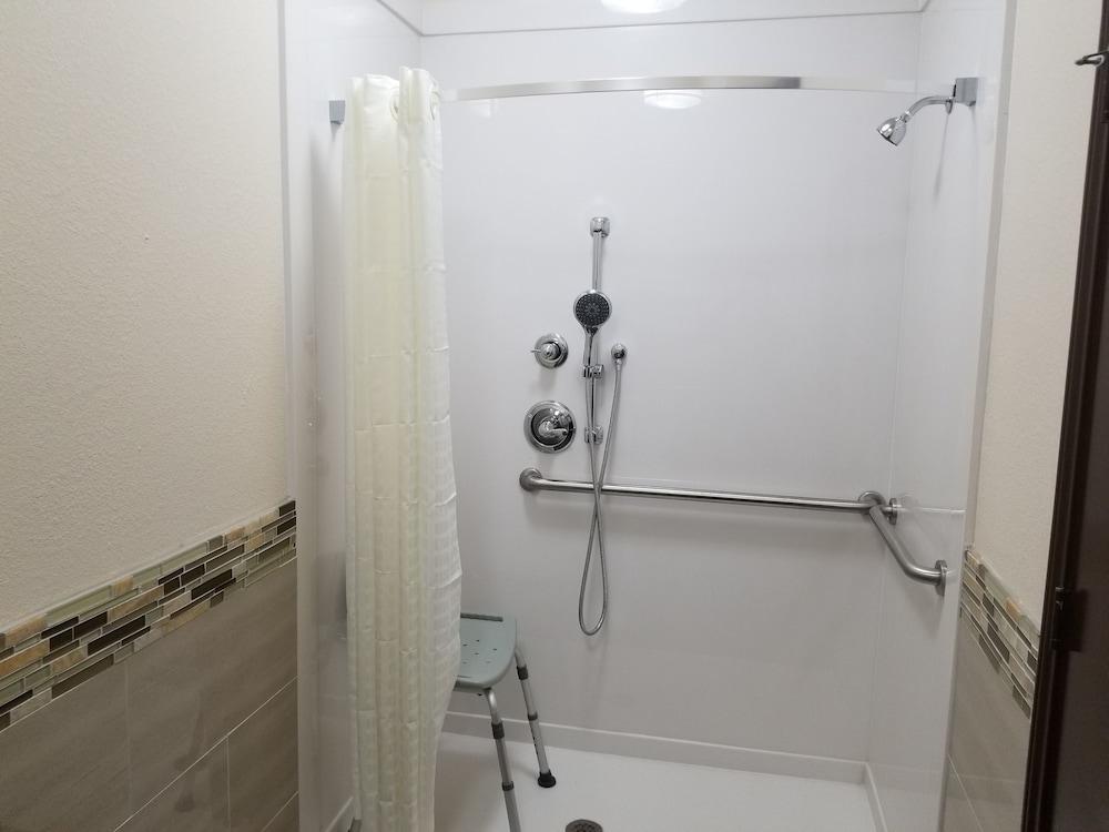 Scottish Inns & Suites photo 20