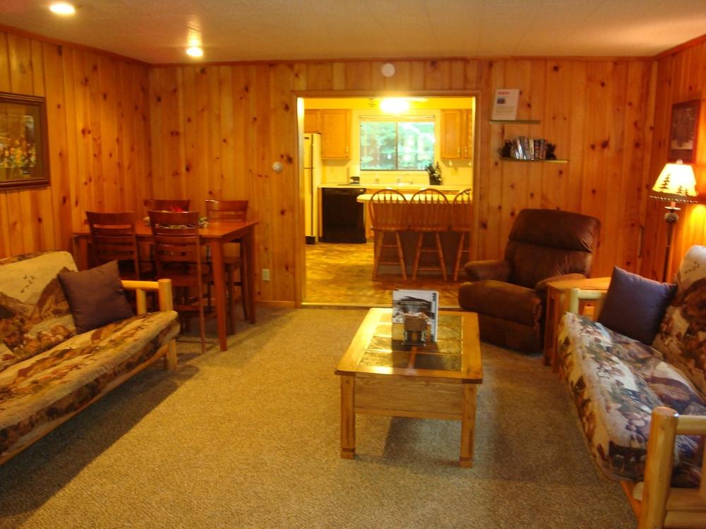 Yellowstone Wildlife Cabins photo 32