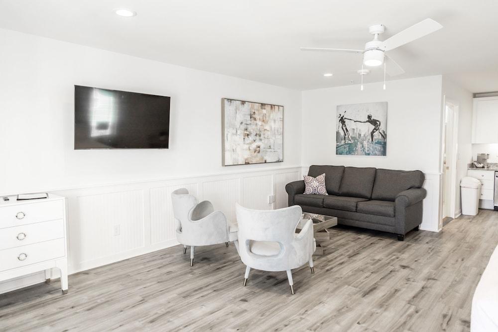 Saltwater Suites photo 15