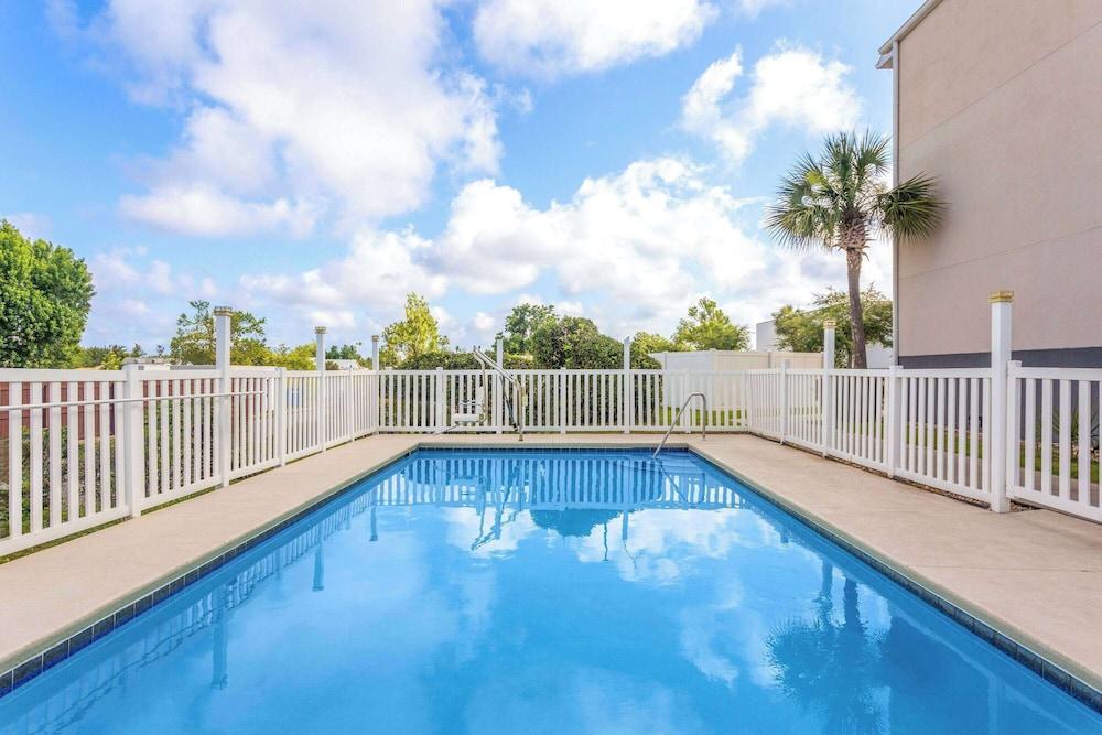 Microtel Inn & Suites by Wyndham Panama City photo 35