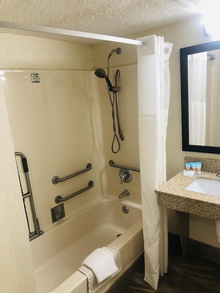 Quail Inn & Suites photo 39