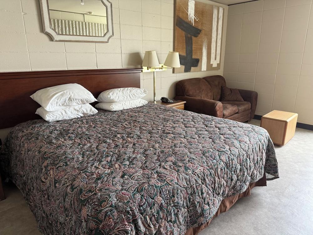 Smartwood Inn photo 36