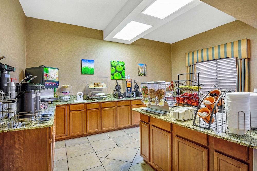 La Quinta Inn by Wyndham Columbia SE / Fort Jackson photo 24