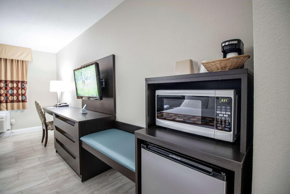 Super 8 by Wyndham Owensboro photo 13