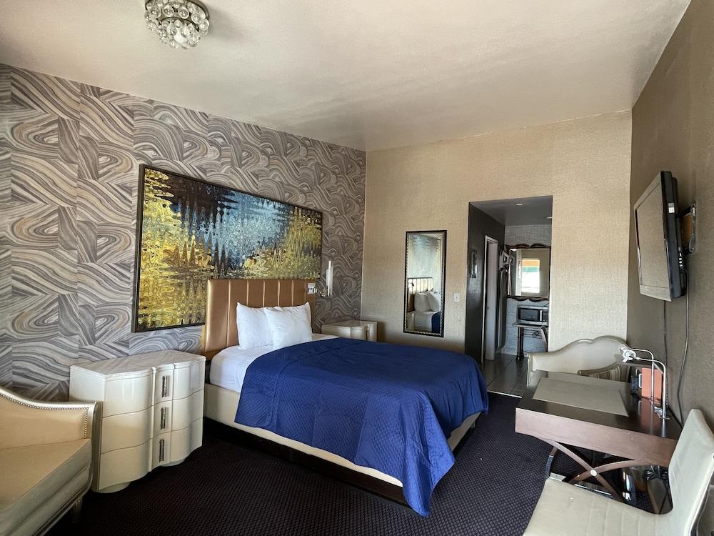 Crown Motel photo 14