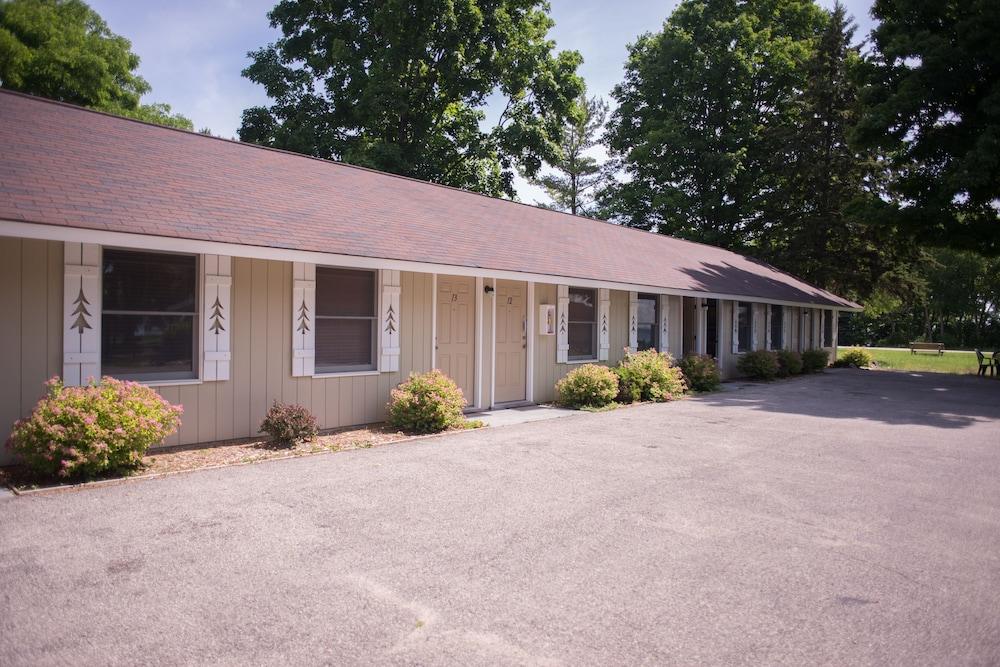 M-22 Inn Suttons Bay — hotel in Suttons Bay