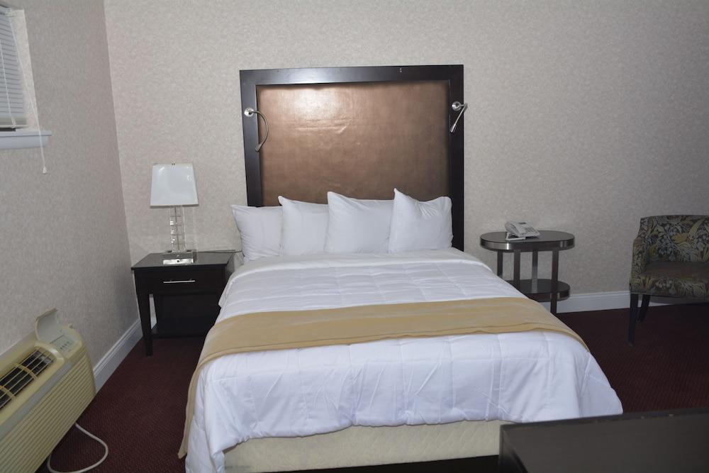 Atlantic Inn & Suites photo 8
