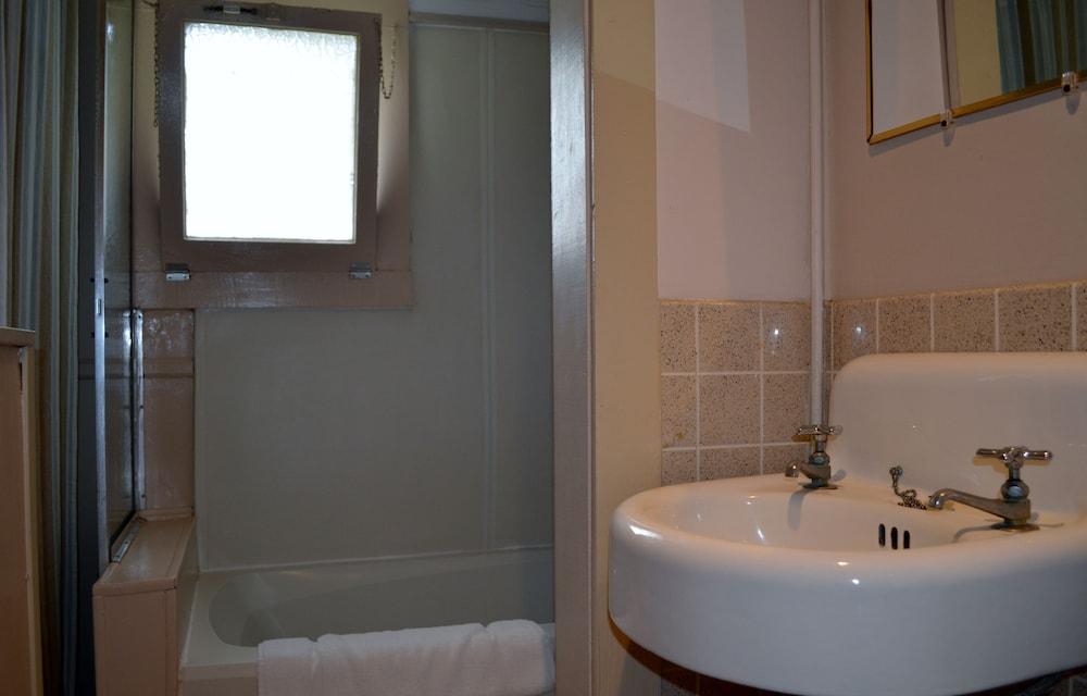 Chamber Lane Motel photo 31