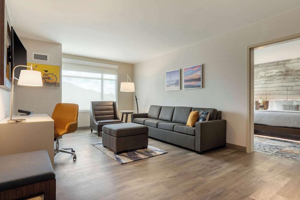 DoubleTree by Hilton Charleston Riverview photo 49