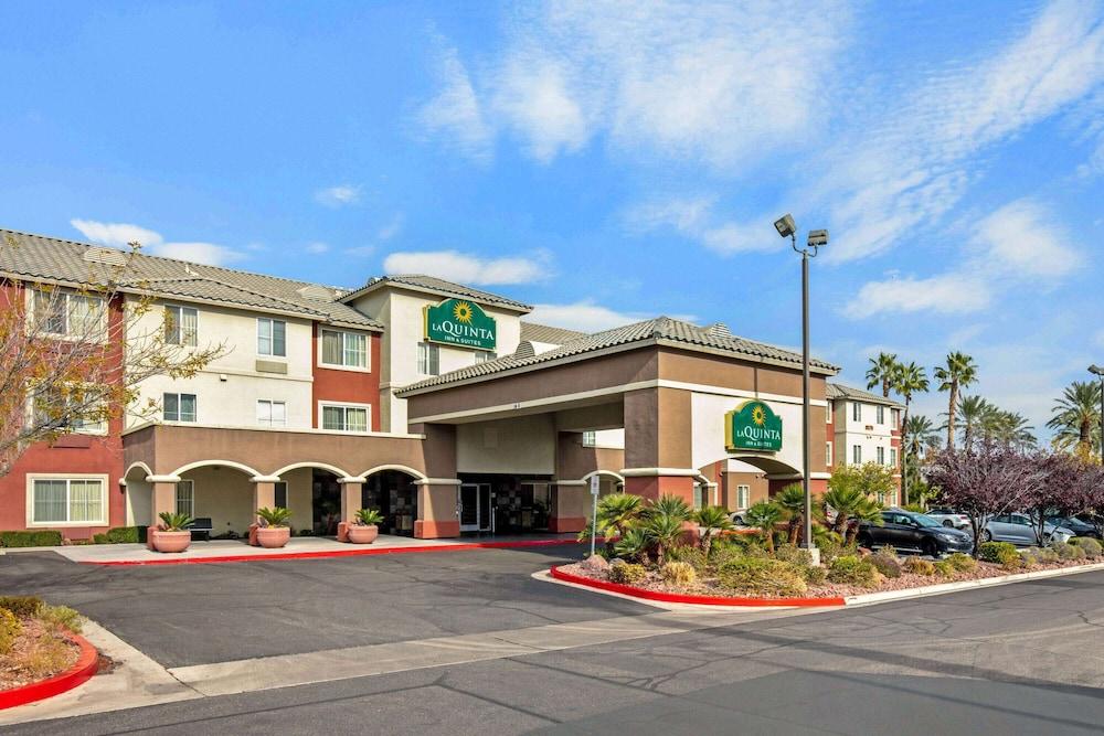 La Quinta Inn & Suites by Wyndham Las Vegas Red Rock photo 1