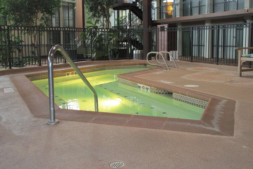 Radisson Hotel Lenexa Overland Park photo 27