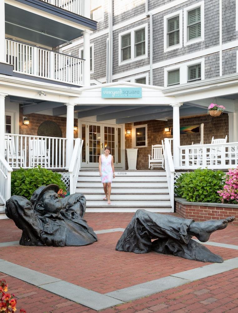 Vineyard Square Hotel & Suites photo 2