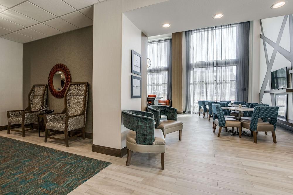 Hampton Inn & Suites North Dallas Central Expy photo 2