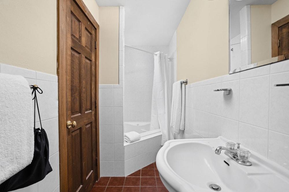 Artists Colony Inn photo 51