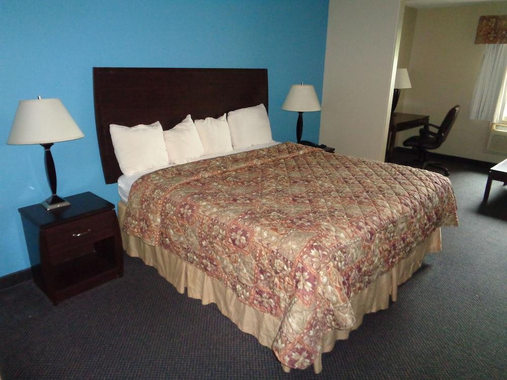 Fairgrounds Inn photo 13