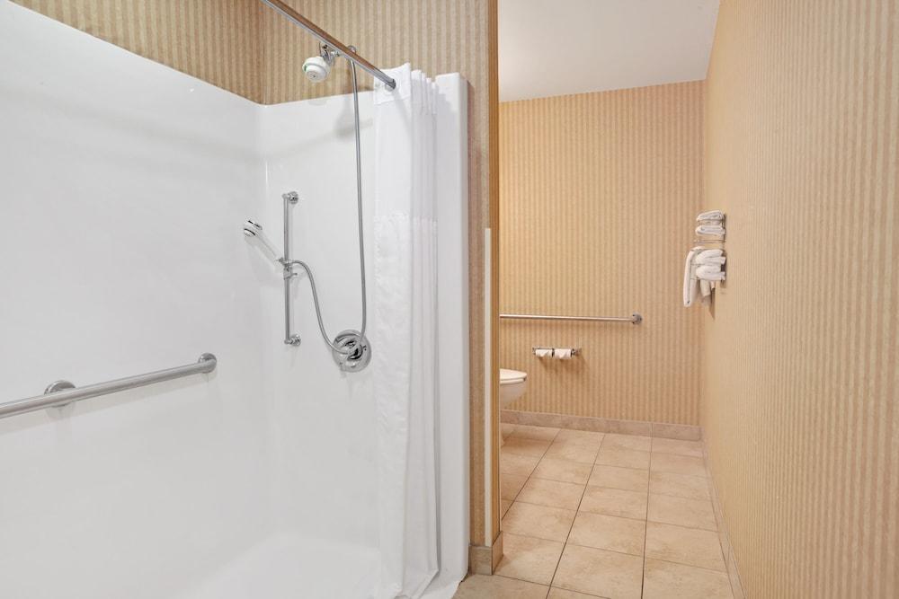 Microtel Inn & Suites by Wyndham Charleston WV photo 21