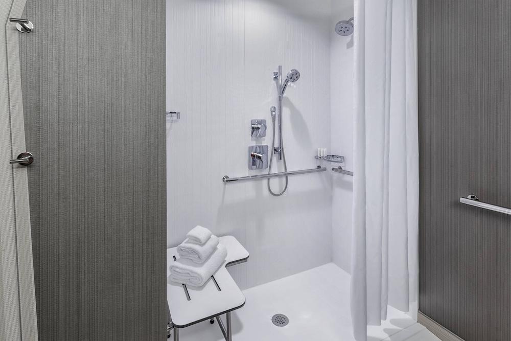 Courtyard by Marriott Wayne Fairfield photo 14