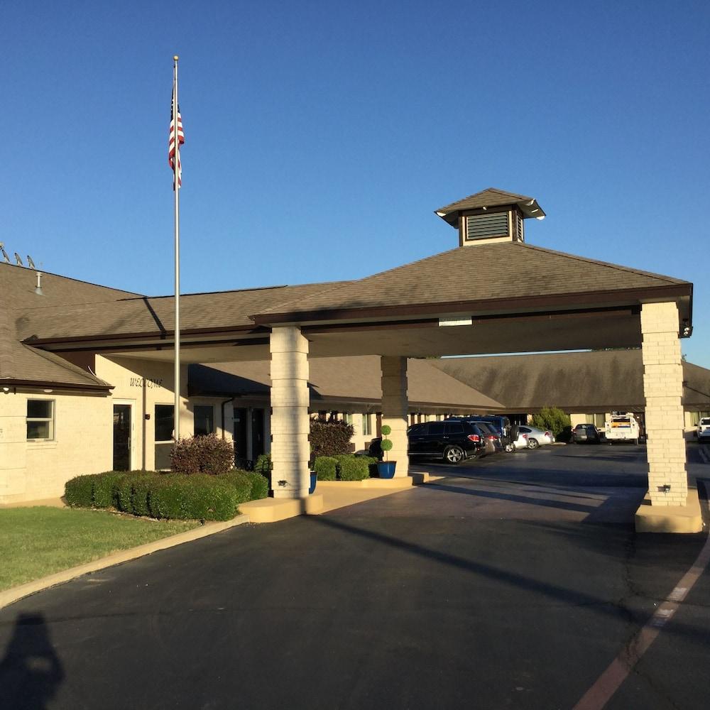 Super 8 by Wyndham Cleburne photo 9