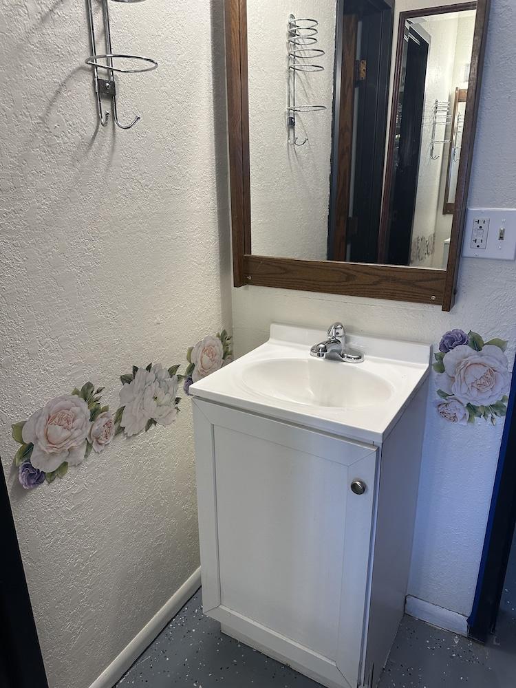 J-E Hotel & Suites photo 19
