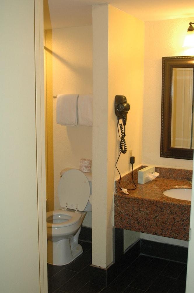Motel 6 Tallahassee, FL – North Monroe photo 33