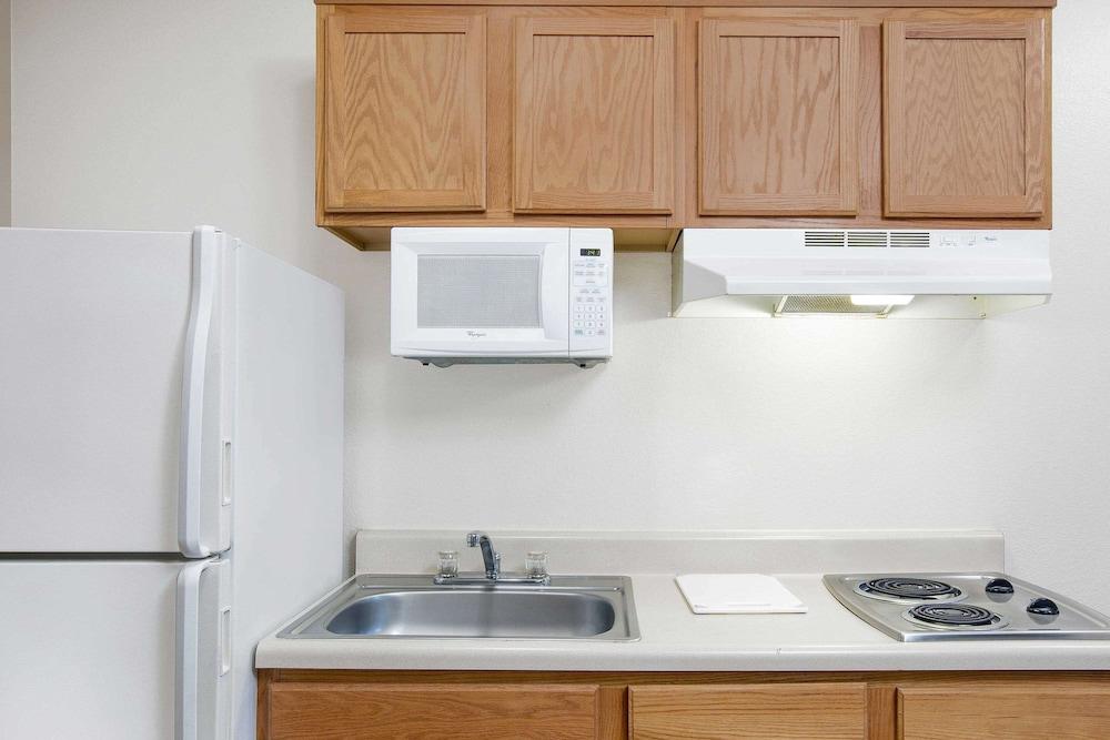 WoodSpring Suites Fort Worth Forest Hill photo 9