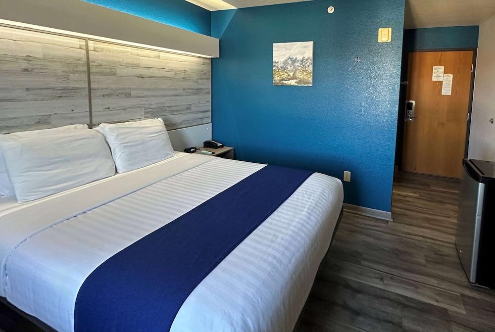Microtel Inn & Suites by Wyndham Tomah photo 14