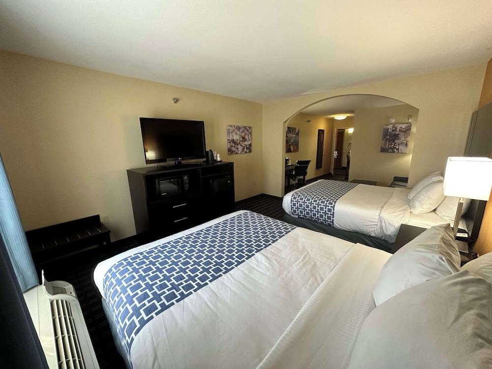 Best Western Plus Bass Hotel & Suites photo 12