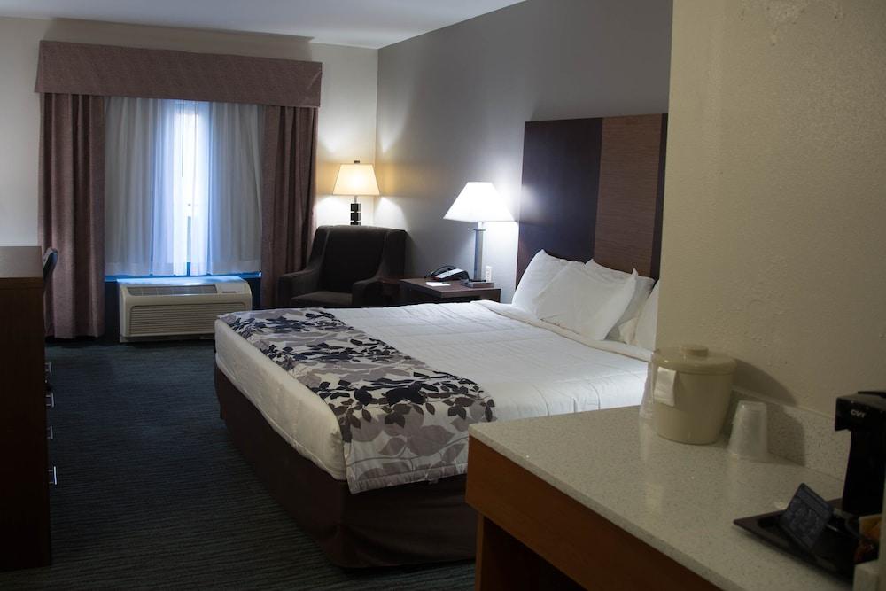 Crossroads Inn And Suites photo 6
