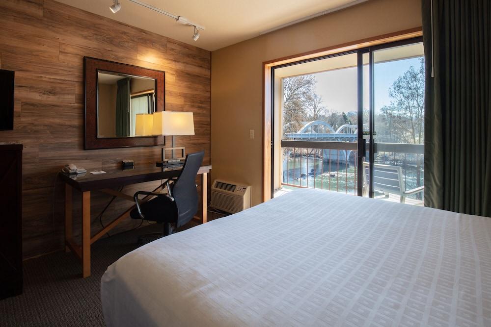 Riverside Inn photo 39