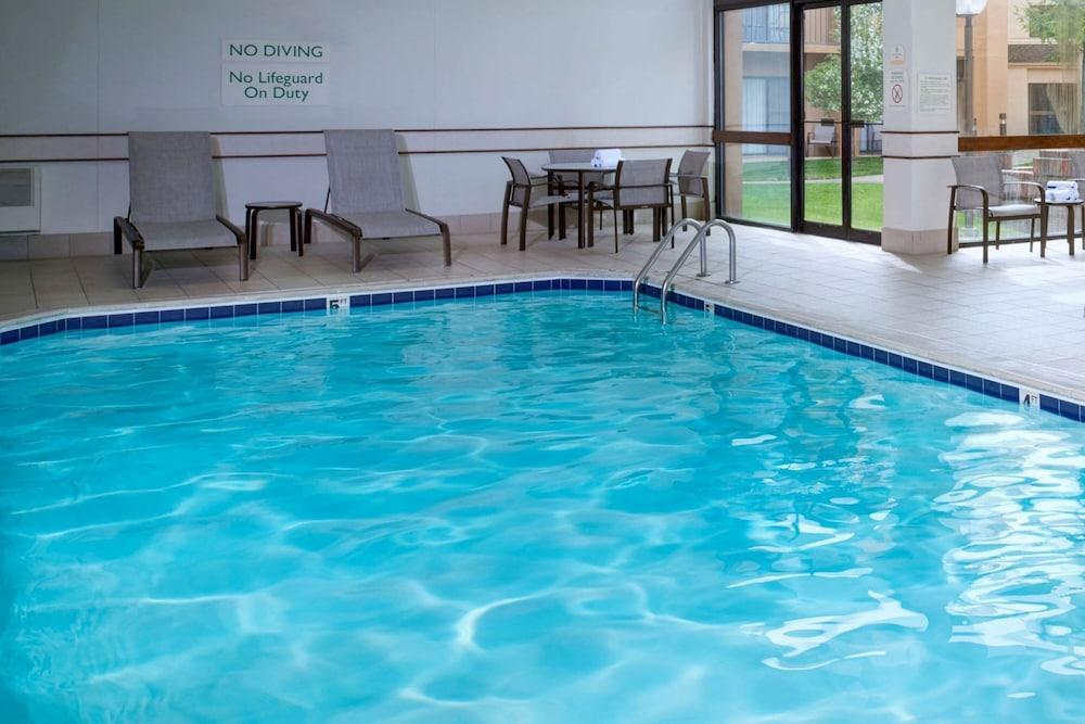 Courtyard by Marriott Detroit Dearborn photo 15