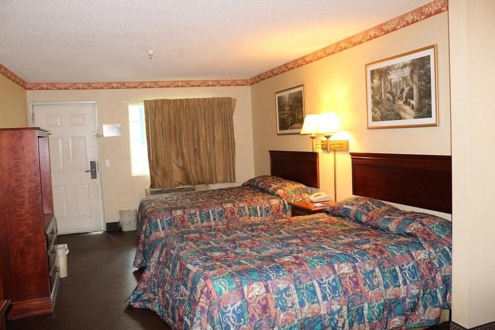 Magnolia Bay Hotel & Suites photo 2