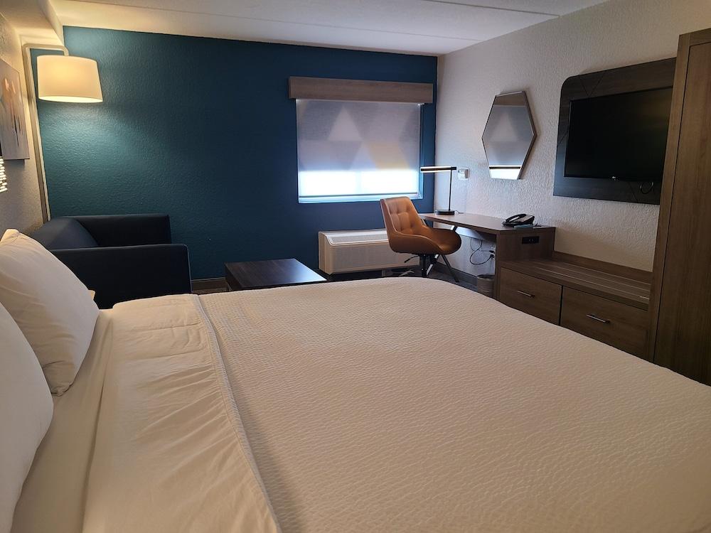Holiday Inn Express & Suites Ft. Lauderdale N - Exec Airport by IHG photo 22