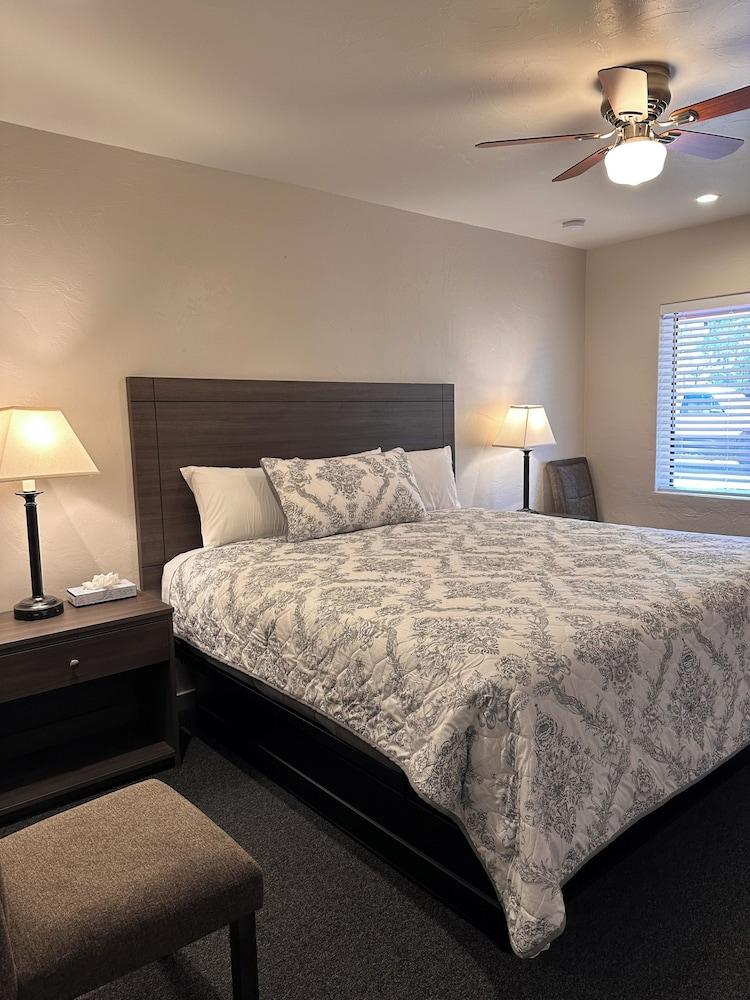 Lee Vining Motel photo 32