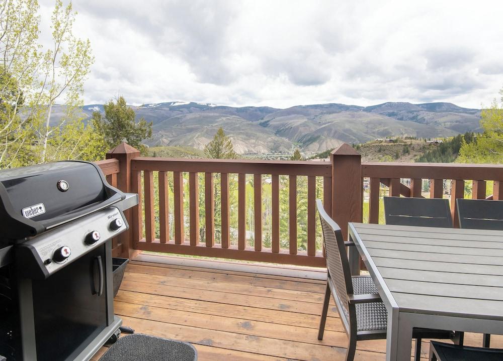 Hummingbird by Elevation Accommodations photo 17