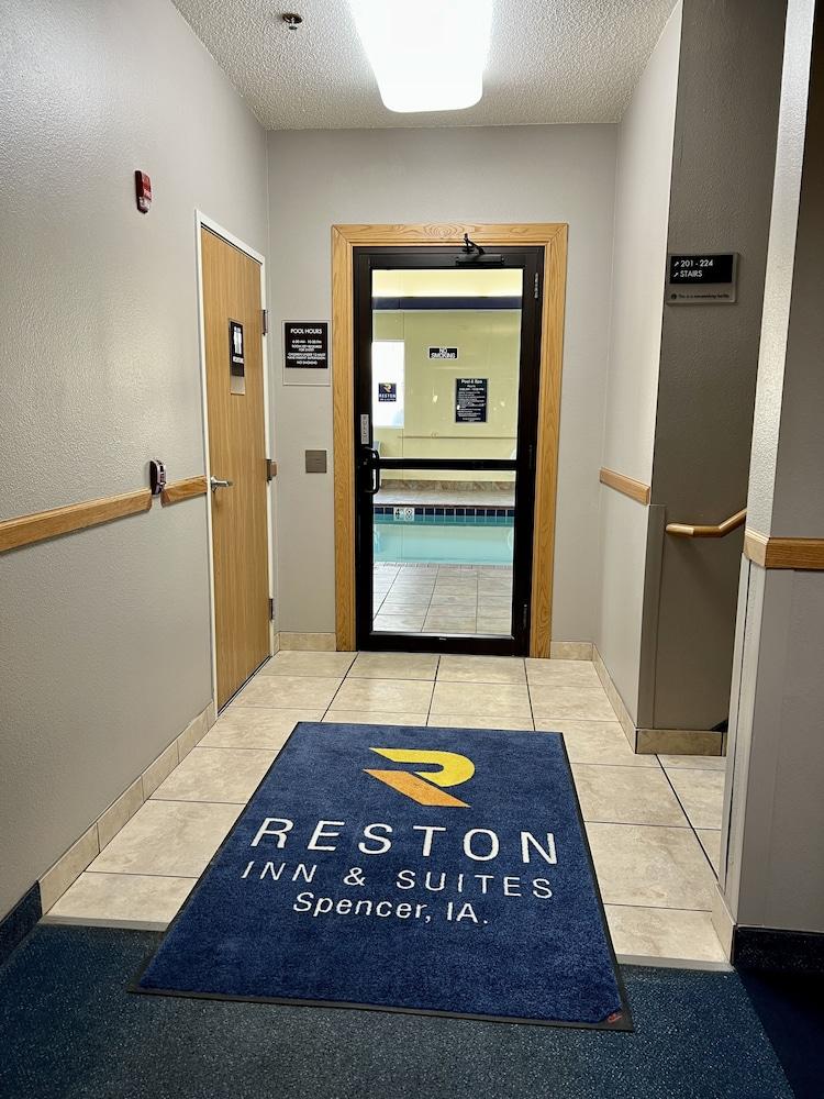 Reston Inn & Suites photo 3