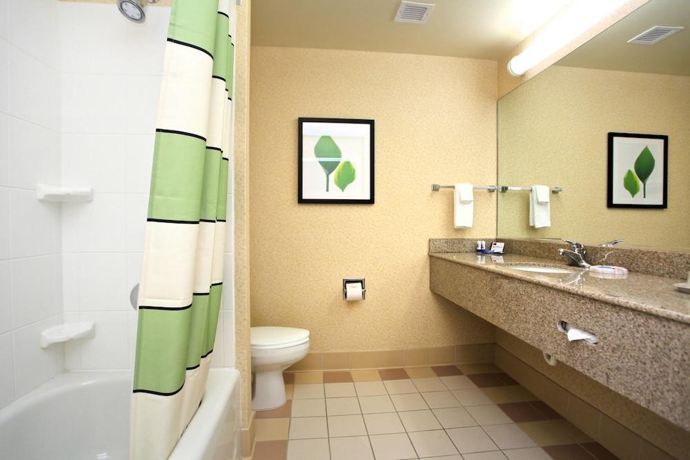 Fairfield Inn & Suites by Marriott Jacksonville Beach photo 18