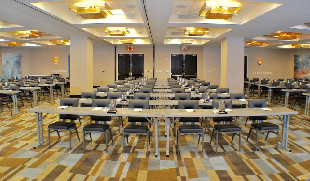 GALLERYone- A DoubleTree Suites by Hilton Hotel photo 20