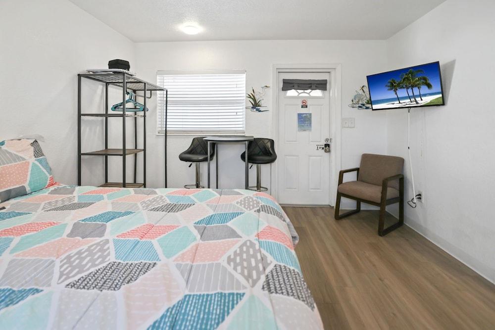 Sun Island Motel photo 41