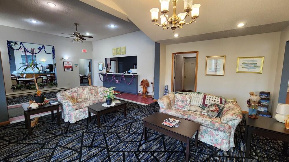 Econo Lodge Lakeshore photo 6