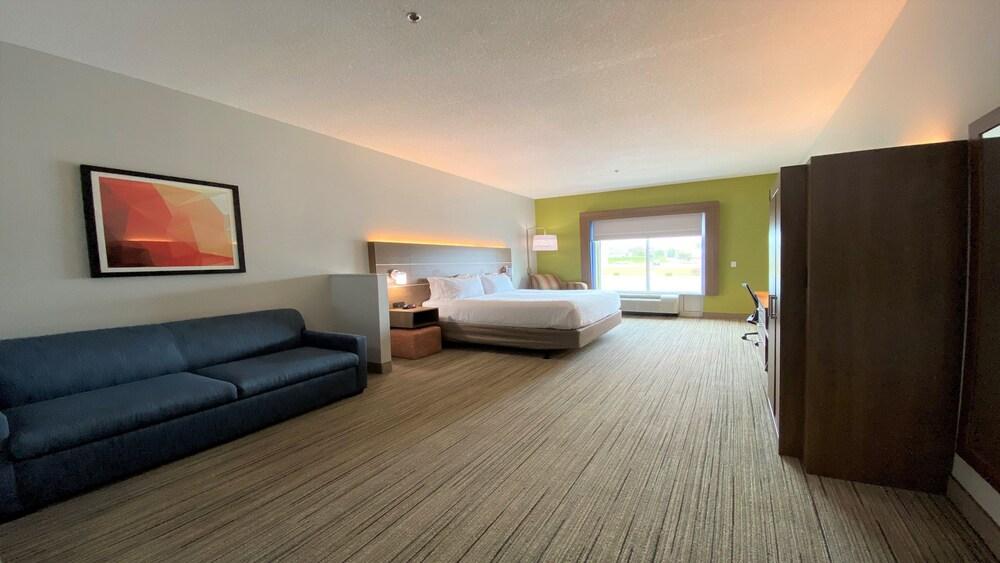 Holiday Inn Express & Suites Somerset Central by IHG photo 69